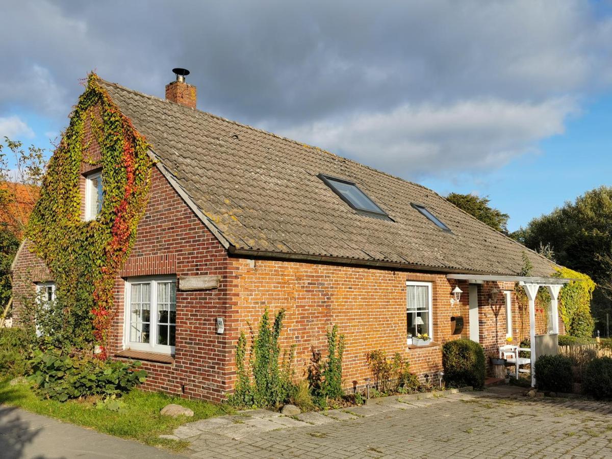 Smittshoern 3 - Nordsee Erdgeschosswohnung Mit Eingezaeunten Garten, Kamin Und Lounge! Altfunnixsiel Exterior foto